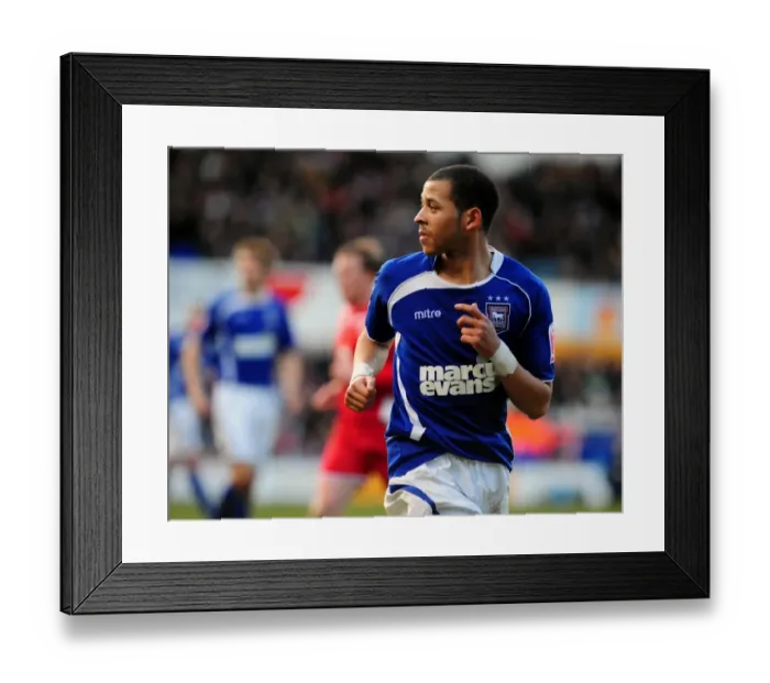 Framed Print : Clash of Titans: Ipswich Town vs. Bristol City (Season 09-10) Framed Print : Clash of Titans: Ipswich Town vs. Bristol City (Season 09-10)
