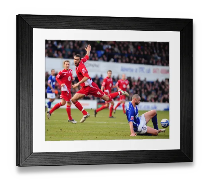Framed Print : Clash of Titans: Ipswich Town vs. Bristol City (Season 09-10) Framed Print : Clash of Titans: Ipswich Town vs. Bristol City (Season 09-10)