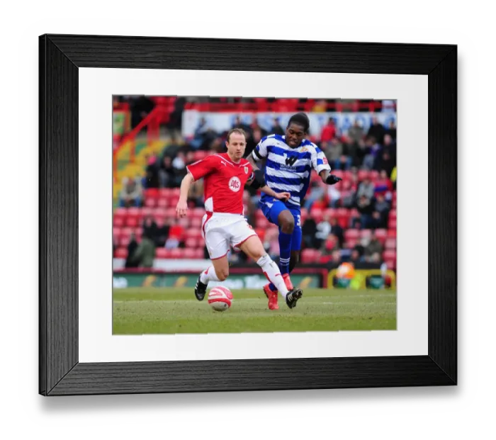 Framed Print : Louis Carey tussles with Jay Emmanuel-Thomas Framed Print : Louis Carey tussles with Jay Emmanuel-Thomas