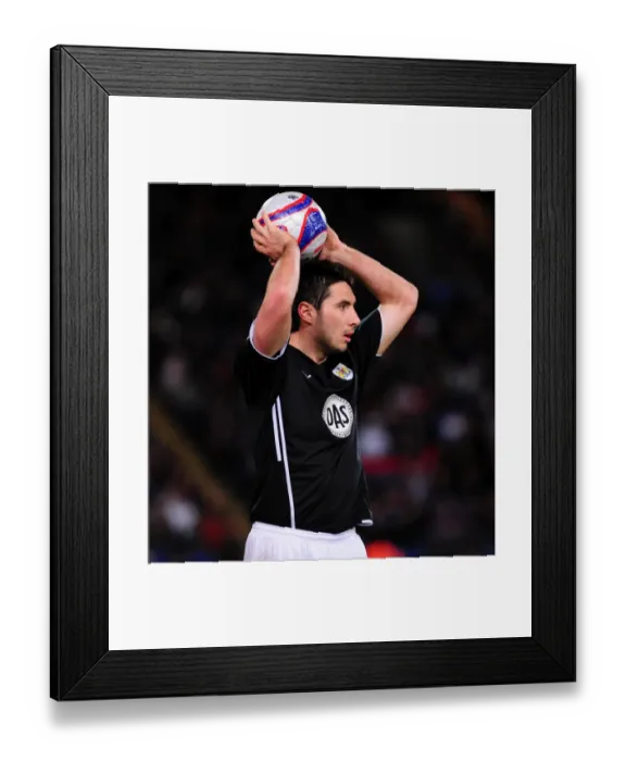 Framed Print : Bradley Orr of Bristol City Faces Off in Championship Clash at Selhurst Park (Crystal Palace vs. Bristol City, 09 / 03 / 2010) Framed Print : Bradley Orr of Bristol City Faces Off in Championship Clash at Selhurst Park (Crystal Palace vs. Bristol City, 09 / 03 / 2010)