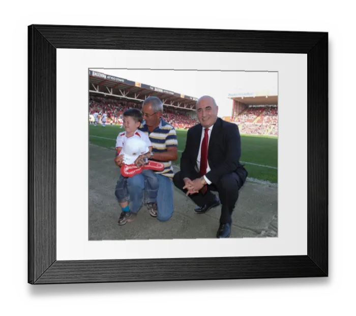 Framed Print : Bristol City vs Scunthorpe United: A Football Rivalry - Season 09-10 Framed Print : Bristol City vs Scunthorpe United: A Football Rivalry - Season 09-10