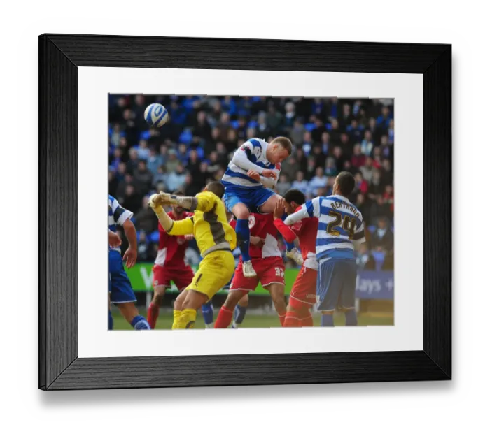 Framed Print : Matthew Mills Clears the Way: Reading vs. Bristol City, Championship Clash at Madejski Stadium (13 / 03 / 2010)