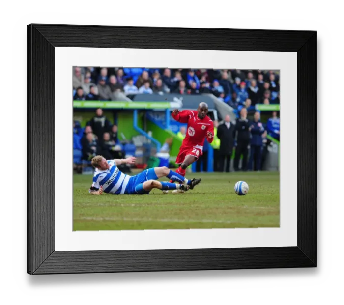 Framed Print : Battling for Supremacy: Jamal Campbell-Ryce vs Brynjar Gunnarsson in the Championship Clash between Reading and Bristol City (13 / 03 / 2010) Framed Print : Battling for Supremacy: Jamal Campbell-Ryce vs Brynjar Gunnarsson in the Championship Clash between Reading and Bristol City (13 / 03 / 2010)