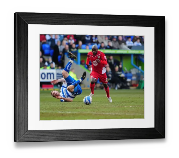 Framed Print : Bristol City's Jamal Campbell-Ryce Outruns Brynjar Gunnarsson: Reading vs. Bristol City, Championship 2010 Framed Print : Bristol City's Jamal Campbell-Ryce Outruns Brynjar Gunnarsson: Reading vs. Bristol City, Championship 2010