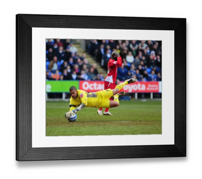 Framed Print : Reading's Federici Denies Campbell-Ryce: Dramatic Save in Reading vs. Bristol City (Championship, 2010)