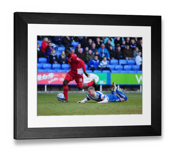 Framed Print : Matthew Mills Foul by John Akinde: Championship Clash between Reading and Bristol City, March 13, 2010 Framed Print : Matthew Mills Foul by John Akinde: Championship Clash between Reading and Bristol City, March 13, 2010