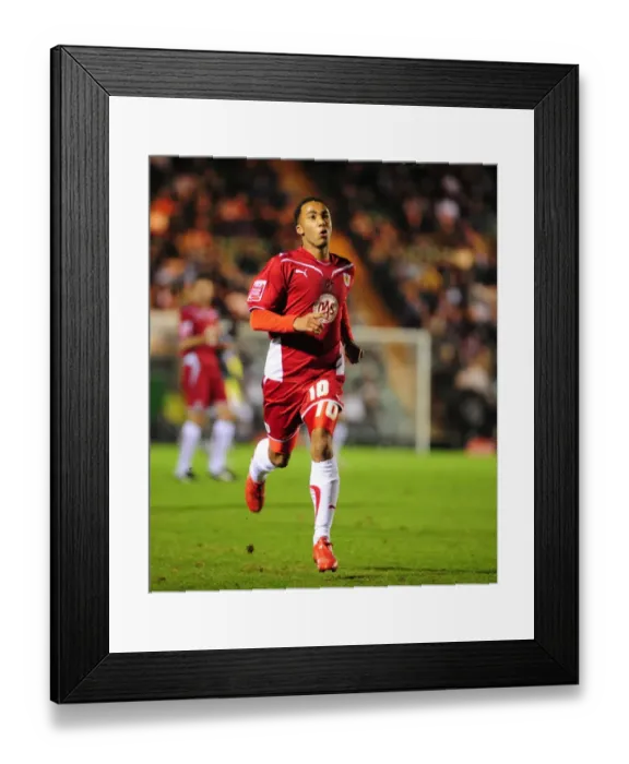 Framed Print : Bristol City's Nicky Maynard Scores at Plymouth Argyle, Championship Match, 16-03-2010