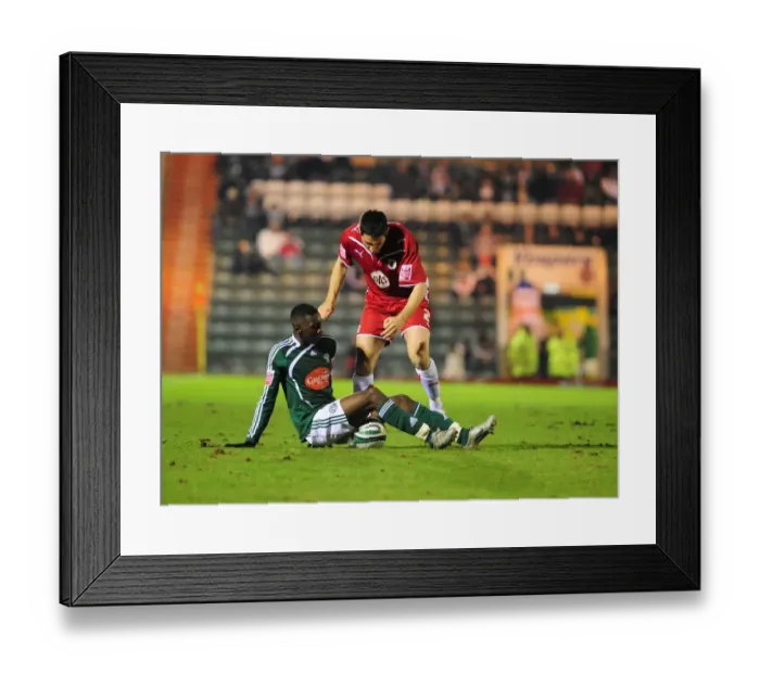 Framed Print : Intense Championship Rivalry: Bradley Orr vs Yannick Bolasie, Plymouth Argyle vs Bristol City (16 / 03 / 2010) Framed Print : Intense Championship Rivalry: Bradley Orr vs Yannick Bolasie, Plymouth Argyle vs Bristol City (16 / 03 / 2010)