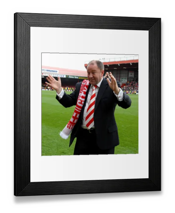 Framed Print : Gary Johnson: Leading the Charge for Bristol City in Championship Match, March 2010 Framed Print : Gary Johnson: Leading the Charge for Bristol City in Championship Match, March 2010
