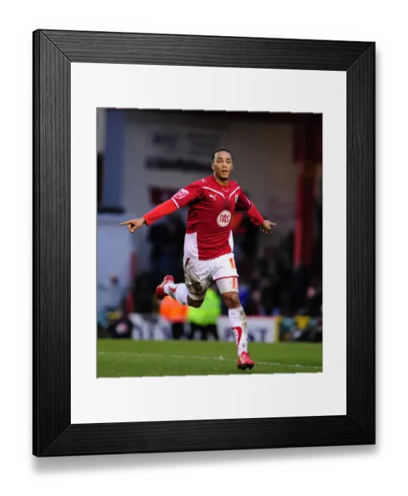 Framed Print : Bristol City's Nicky Maynard's Thrilling Goal Celebration vs. Newcastle United (Championship 2010)