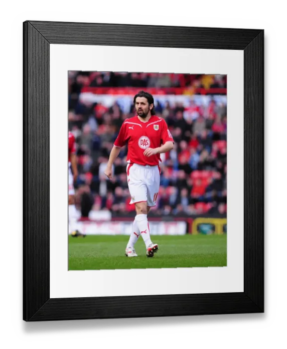 Framed Print : Bristol City's Paul Hartley in Action Against Newcastle United - Championship Clash at Ashton Gate, 2010 Framed Print : Bristol City's Paul Hartley in Action Against Newcastle United - Championship Clash at Ashton Gate, 2010