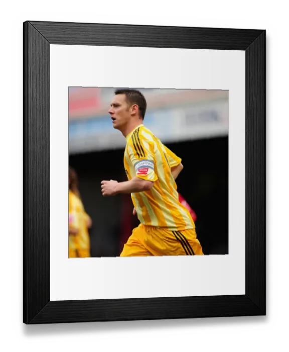 Framed Print : Championship Showdown: Kevin Nolan Leads Newcastle United at Ashton Gate, March 2010 Framed Print : Championship Showdown: Kevin Nolan Leads Newcastle United at Ashton Gate, March 2010