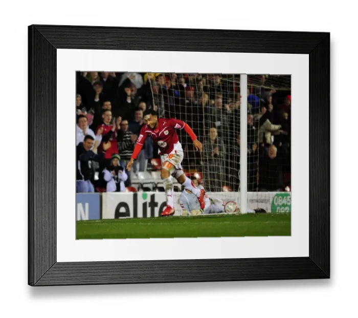 Framed Print : Bristol City's Euphoric Moment: Nicky Maynard's Thrilling Goal Celebration vs Barnsley (Championship 2010)