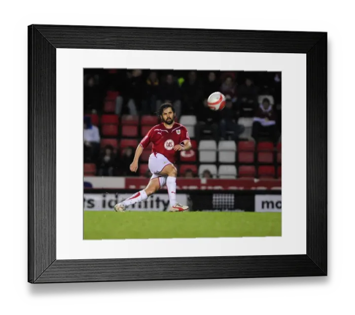 Framed Print : Championship Showdown: Paul Hartley in Action - Bristol City vs Barnsley, 23rd March 2010, Ashton Gate Stadium