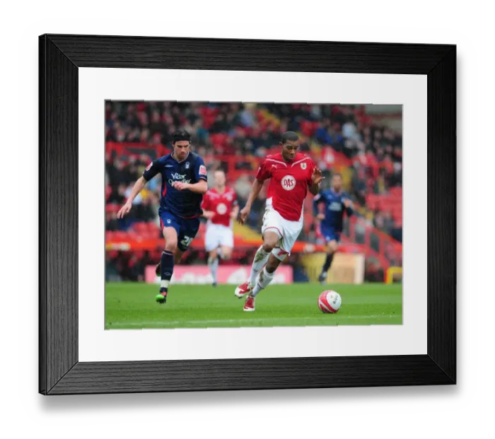Framed Print : Chasing the Win: Marvin Elliott vs. George Boyd in the Intense Championship Clash between Bristol City and Nottingham Forest (03 / 04 / 2010)