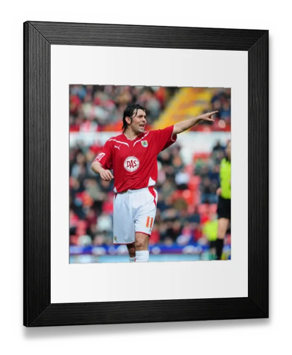 Framed Print : Paul Hartley in Action: Bristol City vs Nottingham Forest, Championship Match, April 2010 - Ashton Gate Stadium Framed Print : Paul Hartley in Action: Bristol City vs Nottingham Forest, Championship Match, April 2010 - Ashton Gate Stadium