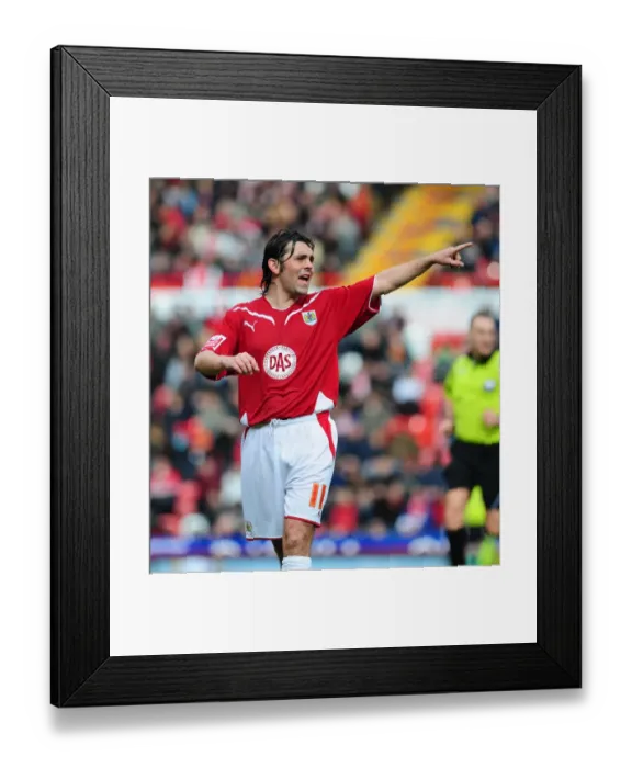 Framed Print : Paul Hartley in Action: Bristol City vs. Nottingham Forest, Championship Match, April 2010 - Ashton Gate Stadium