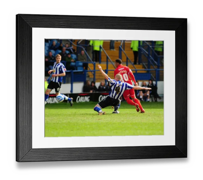 Framed Print : Nicky Maynard's Close Call: Sheffield Wednesday vs. Bristol City, Championship 2010