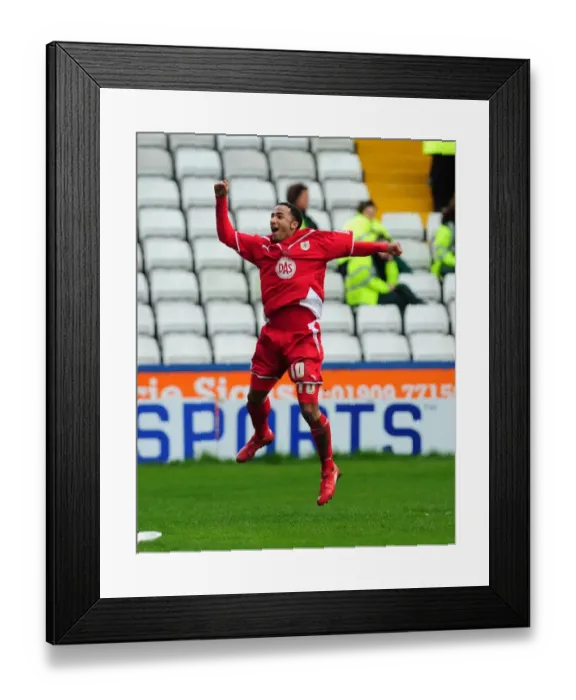 Framed Print : Thrilling Nicky Maynard Goal Celebration: Championship Showdown - Sheffield Wednesday vs. Bristol City (05 / 04 / 2010)