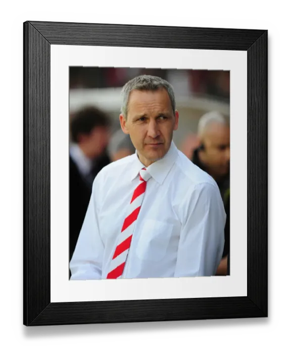 Framed Print : Keith Millen Leads Bristol City at Glanford Park, 17-04-2010 (Championship: Scunthorpe United vs. Bristol City) Framed Print : Keith Millen Leads Bristol City at Glanford Park, 17-04-2010 (Championship: Scunthorpe United vs. Bristol City)