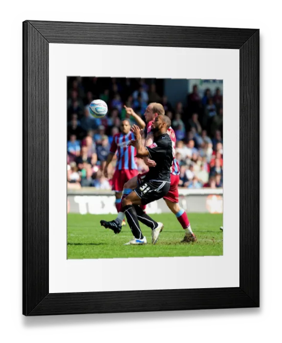 Framed Print : Battling for Supremacy: Haynes vs. Mirfin in the Championship Clash between Scunthorpe and Bristol City (17 / 04 / 2010) Framed Print : Battling for Supremacy: Haynes vs. Mirfin in the Championship Clash between Scunthorpe and Bristol City (17 / 04 / 2010)