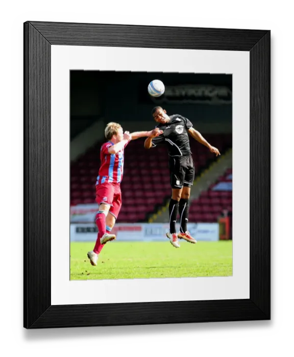 Framed Print : Clash in the Championship: Marvin Elliott vs Grant McCann, Scunthorpe United vs Bristol City (17-04-2010)