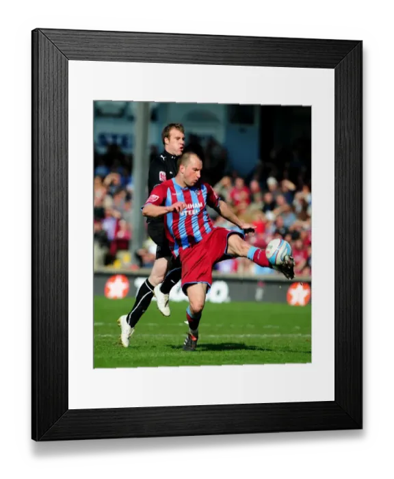 Framed Print : David Mirfin vs. David Clarkson: A Championship Showdown at Glanford Park, 17th April 2010 Framed Print : David Mirfin vs. David Clarkson: A Championship Showdown at Glanford Park, 17th April 2010