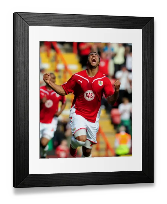 Framed Print : Bristol City's Nicky Maynard Reaches 20-Goal Milestone in Championship Match against Derby County (24 / 04 / 2010) Framed Print : Bristol City's Nicky Maynard Reaches 20-Goal Milestone in Championship Match against Derby County (24 / 04 / 2010)