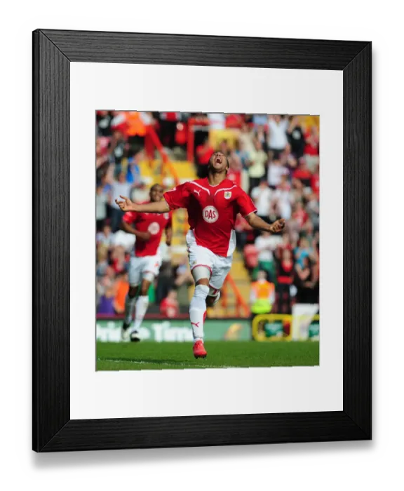 Framed Print : Bristol City's Nicky Maynard Reaches Twenty Goals: Championship Clash vs. Derby County, 24 / 04 / 2010 - Goal Celebrations (Ashton Gate Stadium)