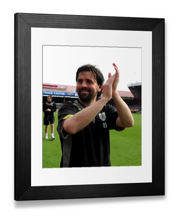 Framed Print : Bristol City vs Derby County: Paul Hartley in Action, Championship Match, April 2010 Framed Print : Bristol City vs Derby County: Paul Hartley in Action, Championship Match, April 2010
