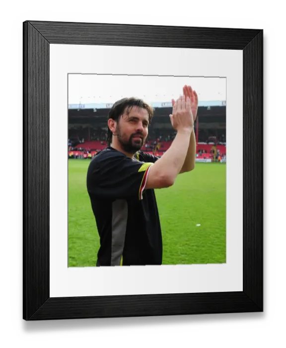 Framed Print : Championship Showdown: Hartley's Intense Battle - Bristol City vs Derby County, April 2010 Framed Print : Championship Showdown: Hartley's Intense Battle - Bristol City vs Derby County, April 2010