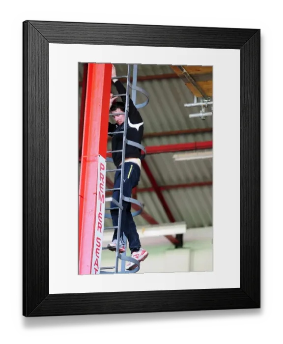 Framed Print : Bristol City vs Bournemouth Reserves: Football Match - Season 09-10 Framed Print : Bristol City vs Bournemouth Reserves: Football Match - Season 09-10