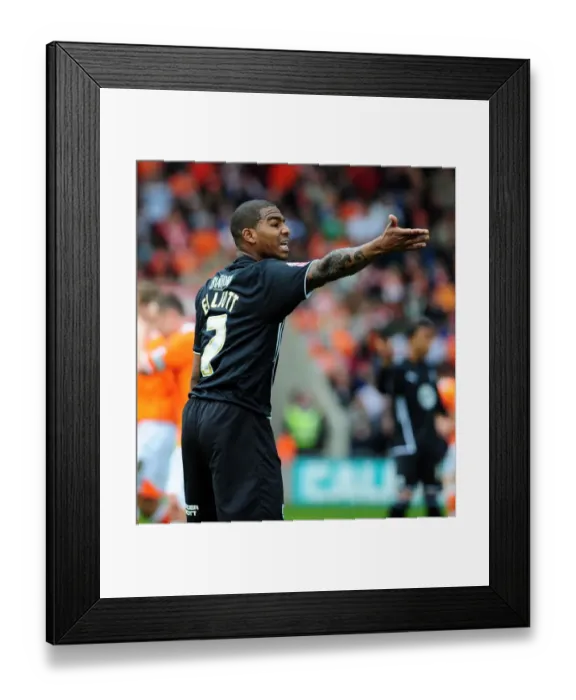 Framed Print : Marvin Elliott in Action: Bristol City vs. Blackpool, Championship 2010 Framed Print : Marvin Elliott in Action: Bristol City vs. Blackpool, Championship 2010