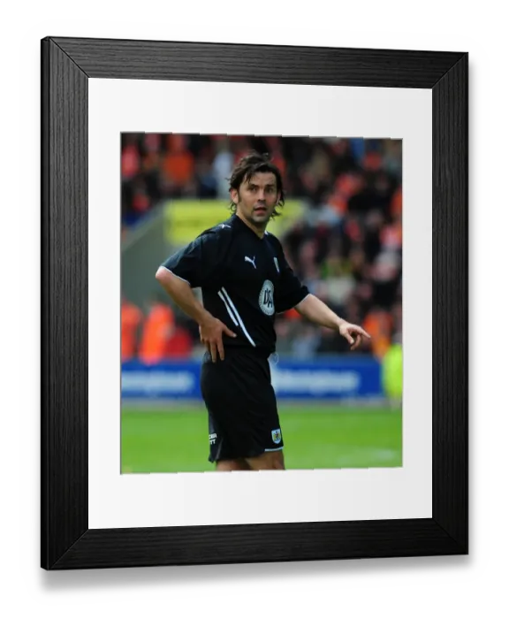 Framed Print : Paul Hartley in Action: Bristol City vs. Blackpool, Championship 2010 Framed Print : Paul Hartley in Action: Bristol City vs. Blackpool, Championship 2010