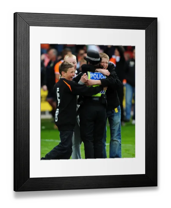 Framed Print : Jubilant Blackpool Fans and Police Celebrate Championship Victory over Bristol City (02.05.2010)