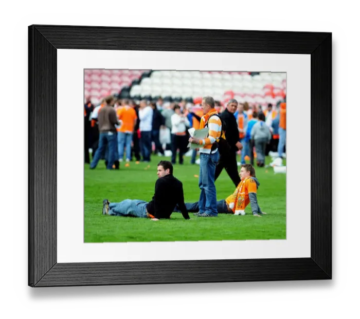 Framed Print : Blackpool vs. Bristol City: Championship Clash at Bloomfield Road (02-05-2010)