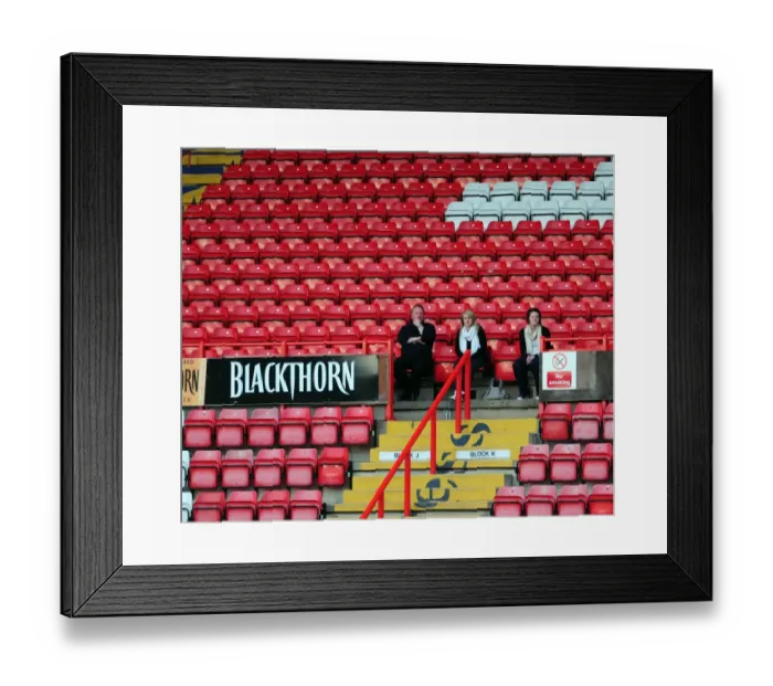 Framed Print : Glos Cup Showdown: Bristol City FC vs Gloucester City (09-10)