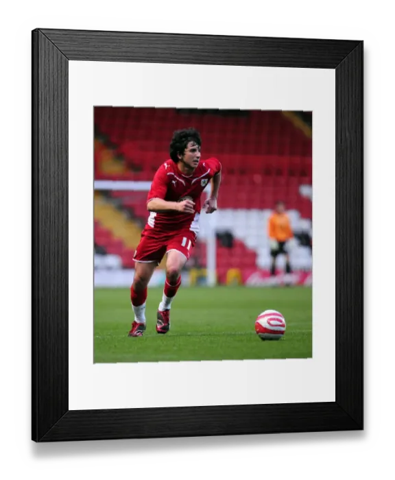 Framed Print : Glos Cup Showdown: Bristol City vs Gloucester City - Season 09-10 Framed Print : Glos Cup Showdown: Bristol City vs Gloucester City - Season 09-10