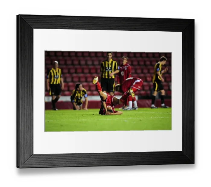 Framed Print : Glos Cup Showdown: Bristol City vs Gloucester City - Season 09-10