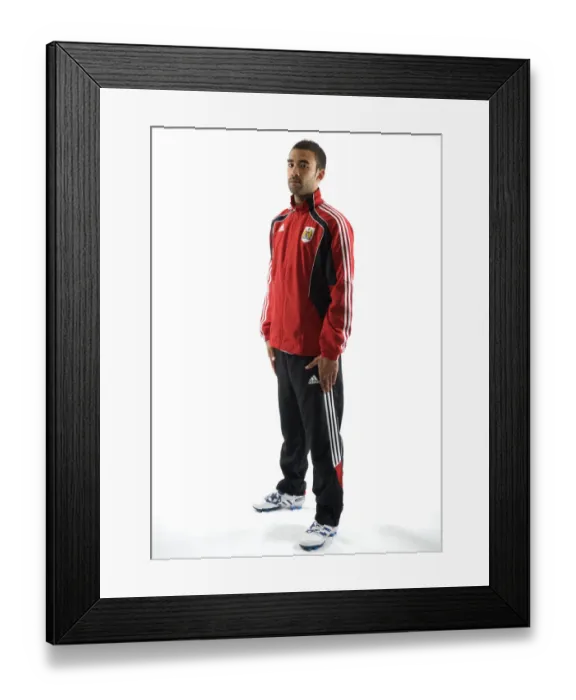 Framed Print : Bristol City First Team: New Kit 09-10 - A Fresh Look for the Robins Framed Print : Bristol City First Team: New Kit 09-10 - A Fresh Look for the Robins
