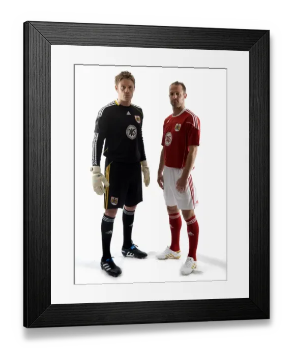 Framed Print : Bristol City First Team: 09-10 Season New Kit