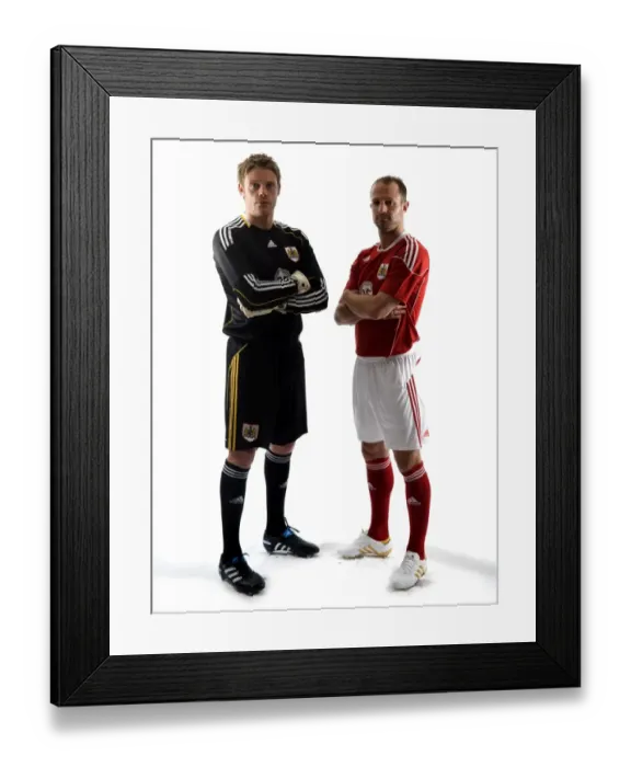 Framed Print : Bristol City FC: 09-10 Season - New Kit Unveiled Framed Print : Bristol City FC: 09-10 Season - New Kit Unveiled