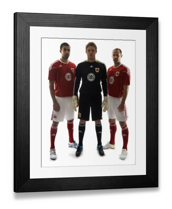 Framed Print : New Kit: A Fresh Look for Bristol City First Team, 09-10 Framed Print : New Kit: A Fresh Look for Bristol City First Team, 09-10