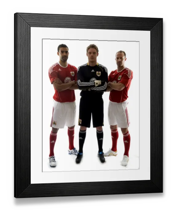 Framed Print : Bristol City FC: New Kit Unveiled for 09-10 Season Framed Print : Bristol City FC: New Kit Unveiled for 09-10 Season