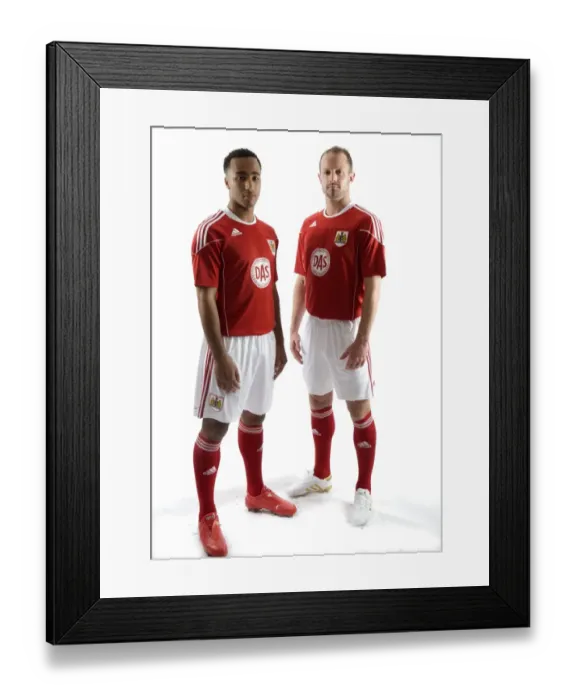Framed Print : Bristol City First Team: 09-10 - A Fresh Start with New Kit Framed Print : Bristol City First Team: 09-10 - A Fresh Start with New Kit