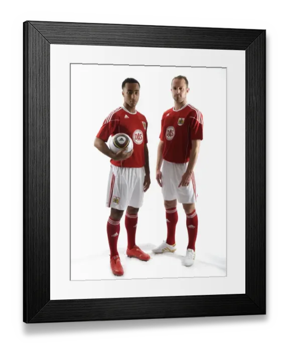Framed Print : Bristol City FC: New Kit Revealed for 09-10 Season