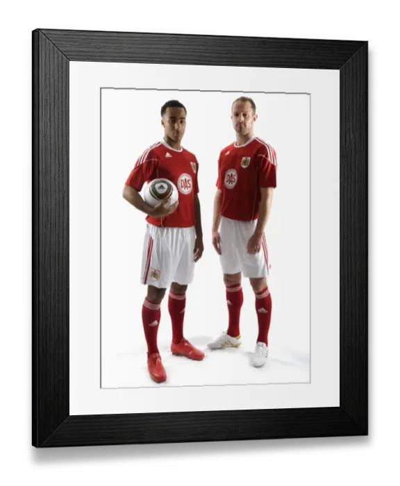 Framed Print : Bristol City First Team: 09-10 New Kit - A Fresh Look for the Robins Framed Print : Bristol City First Team: 09-10 New Kit - A Fresh Look for the Robins