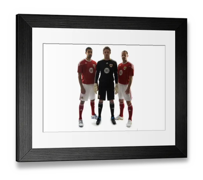Framed Print : Bristol City FC: 09-10 New Kit Unveiled - Season Preview
