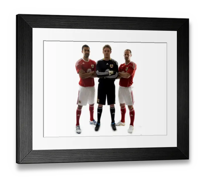 Framed Print : Bristol City FC: New Kit Unveiled for 09-10 Season
