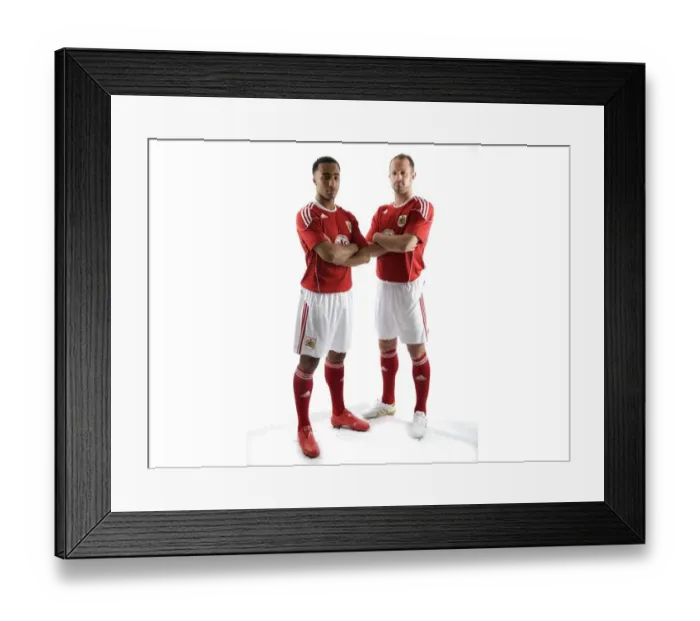 Framed Print : Bristol City FC: 09-10 New Kit Reveal - Season Edition